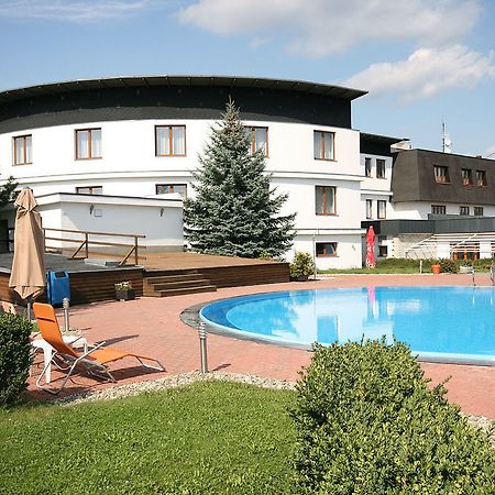 โรงแรมแอตแลนติส Rozdrojovice ภายนอก รูปภาพ
