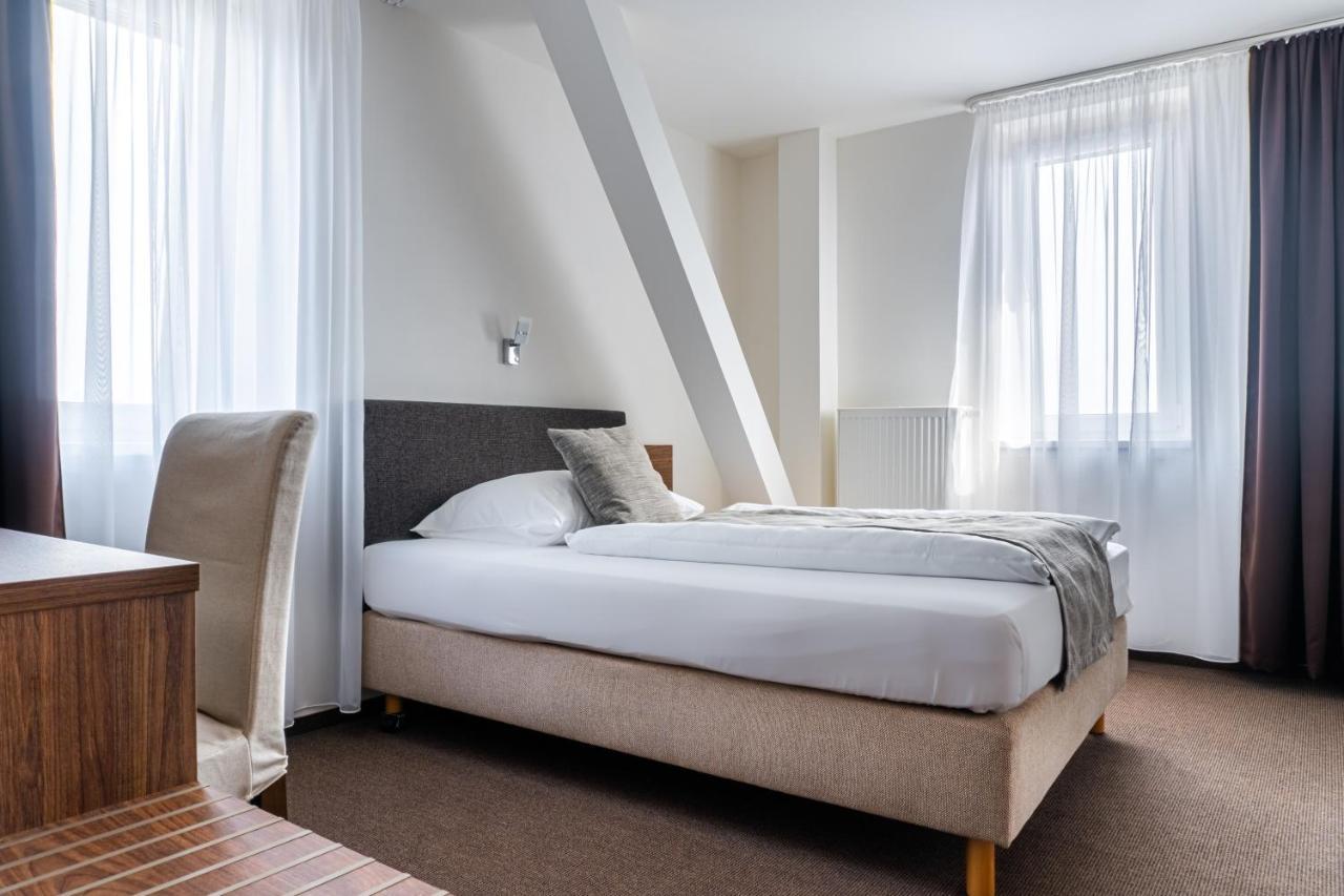 โรงแรมแอตแลนติส Rozdrojovice ภายนอก รูปภาพ