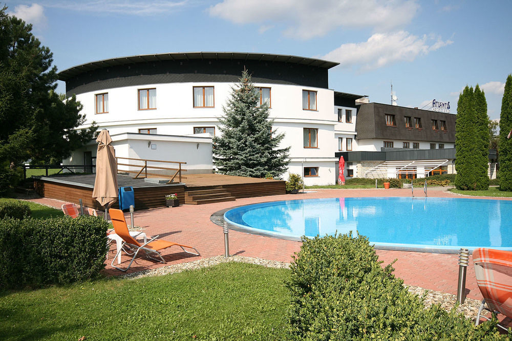 โรงแรมแอตแลนติส Rozdrojovice ภายนอก รูปภาพ