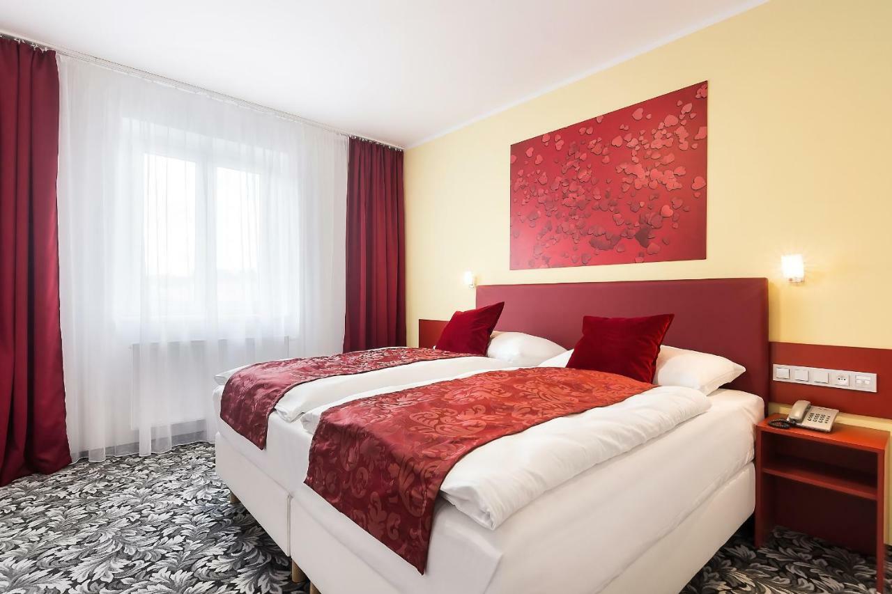 โรงแรมแอตแลนติส Rozdrojovice ภายนอก รูปภาพ